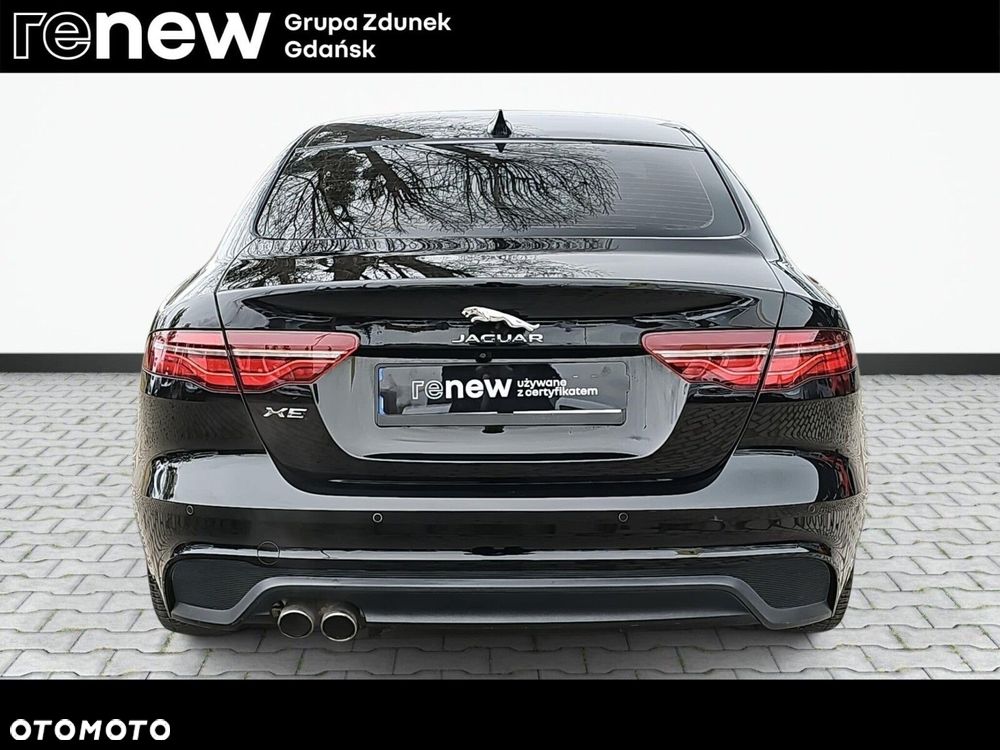 Jaguar XE - 8