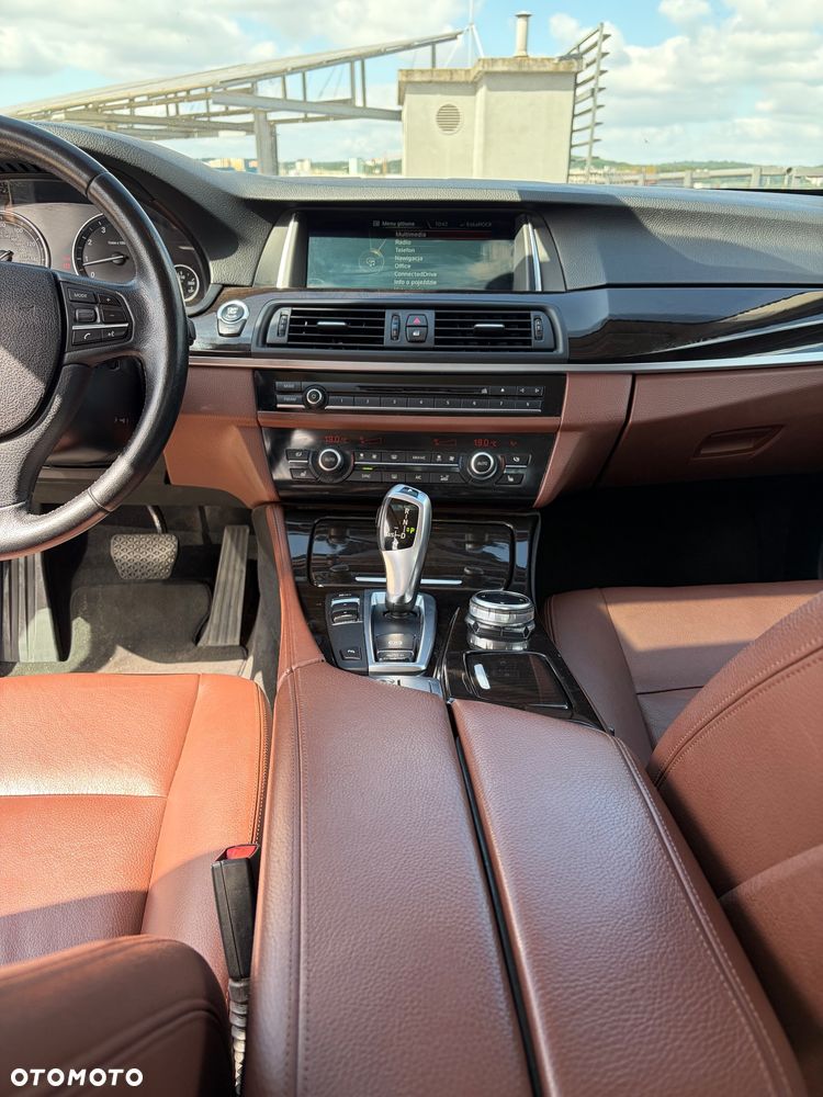 BMW Seria 5 528i Luxury Line - 13