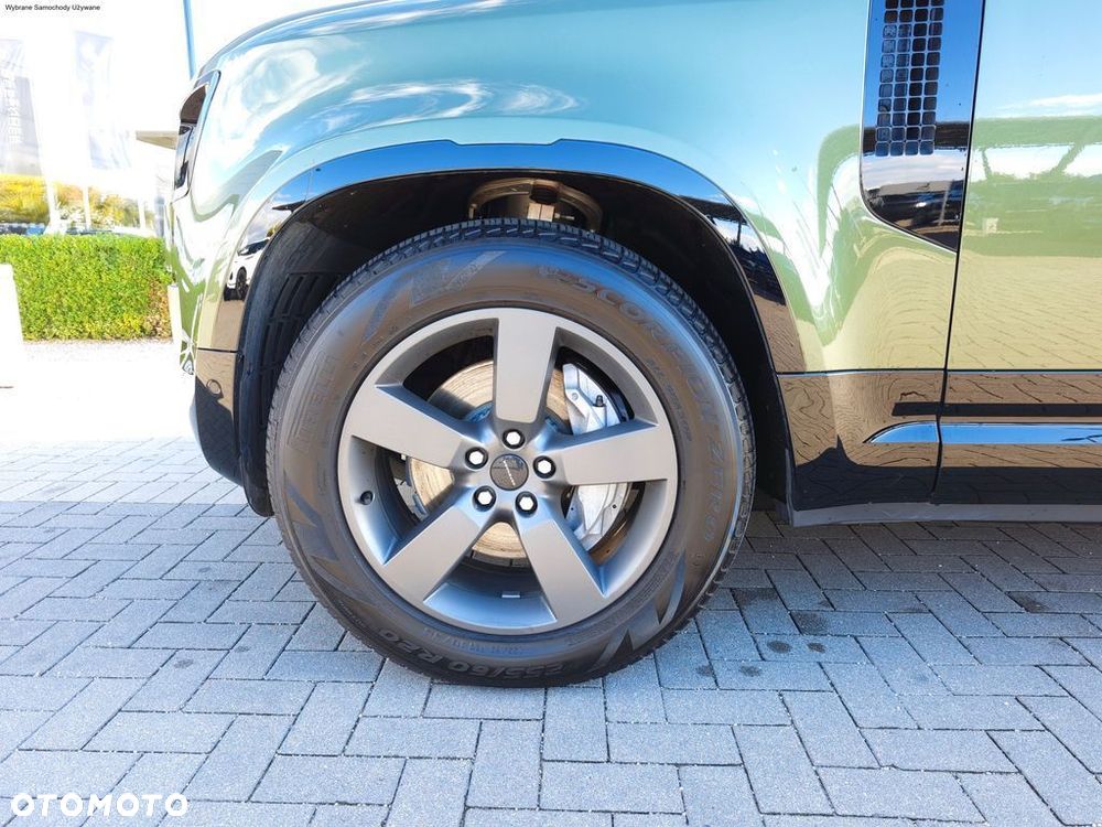 Land Rover Defender - 24