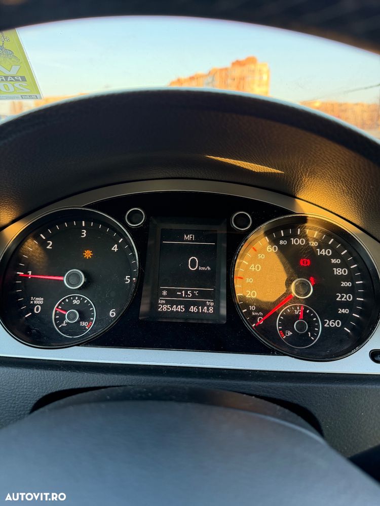 Volkswagen Passat 1.6 TDI DPF BlueMotion Technology Highline - 10