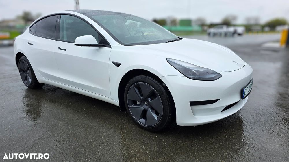 Tesla Model 3 - 1