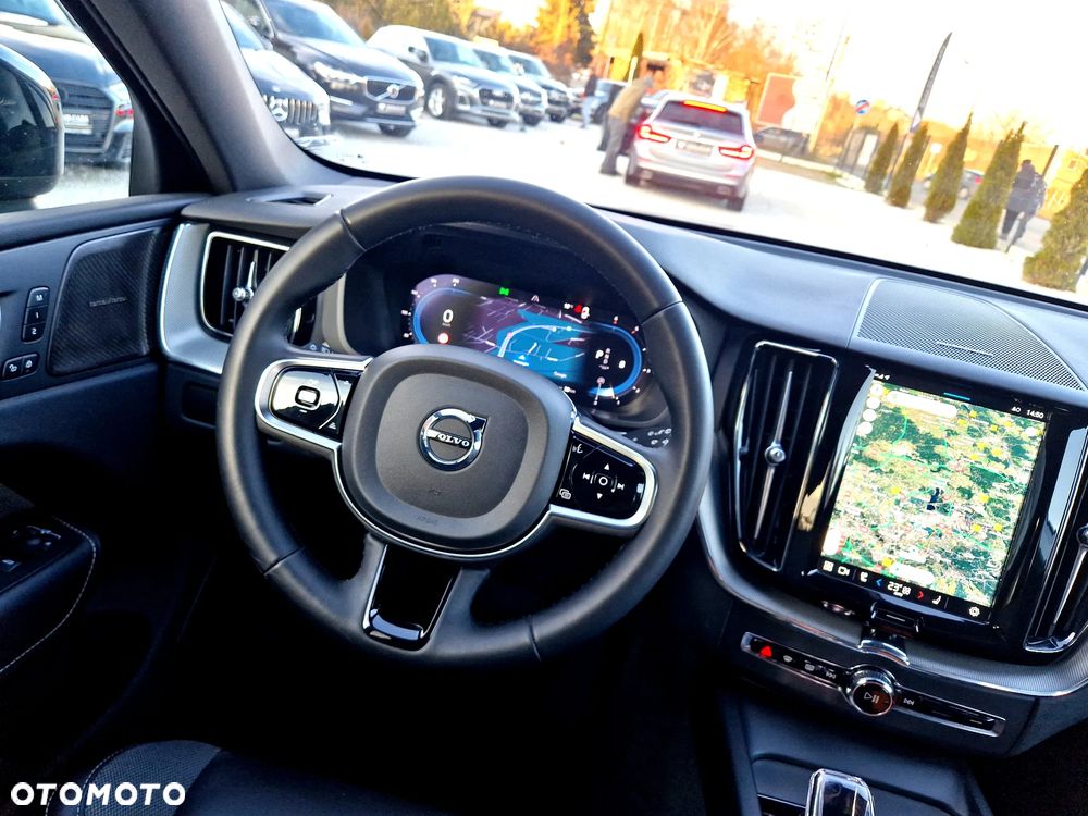 Volvo XC 60 B4 D AWD Plus Dark - 11