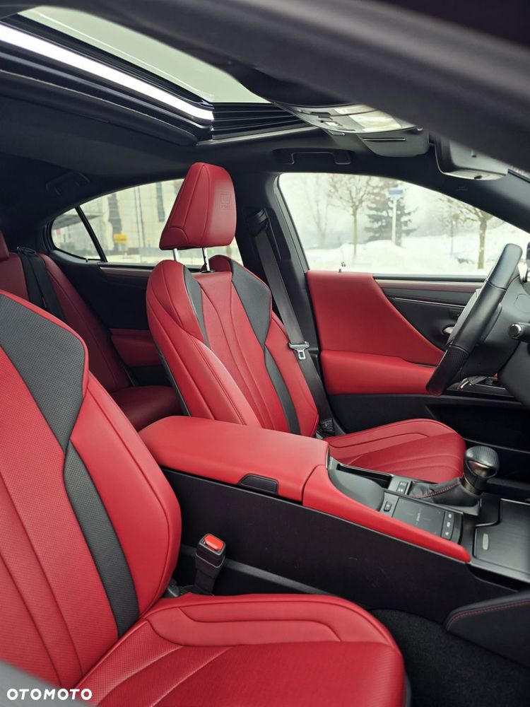 Lexus ES 300h F Sport Edition - 22