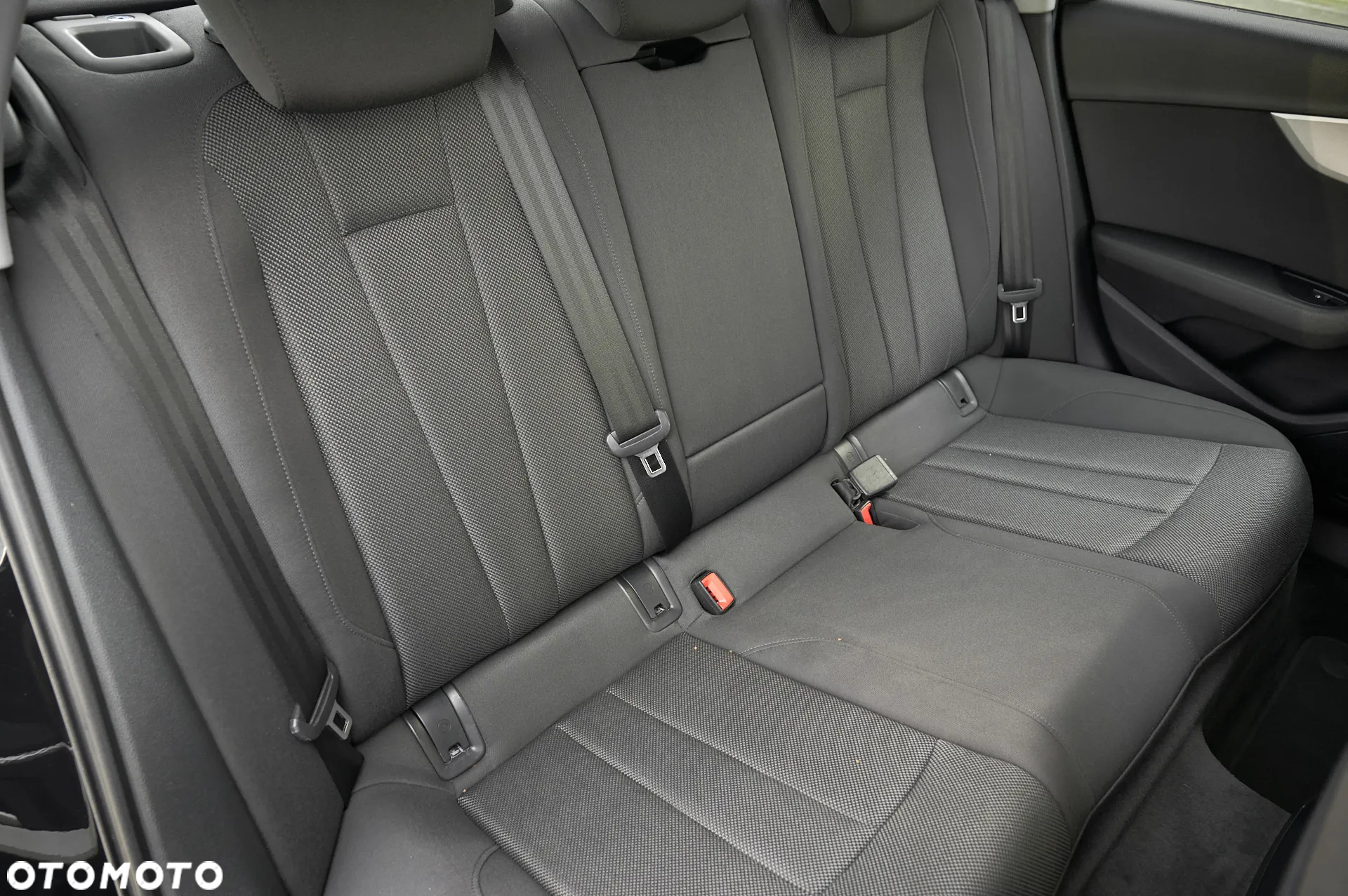 Audi A4 2.0 TDI ultra S tronic design - 24