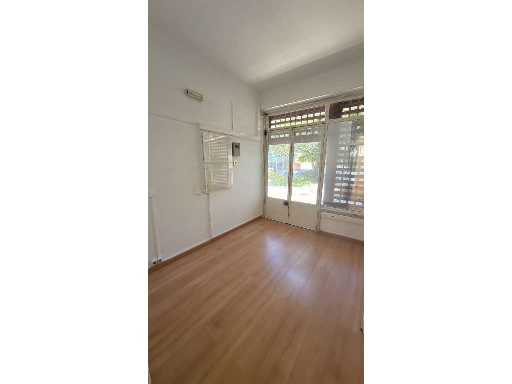 Loja de 2 pisos c/90m2 na Amadora - Grande imagem: 3/18
