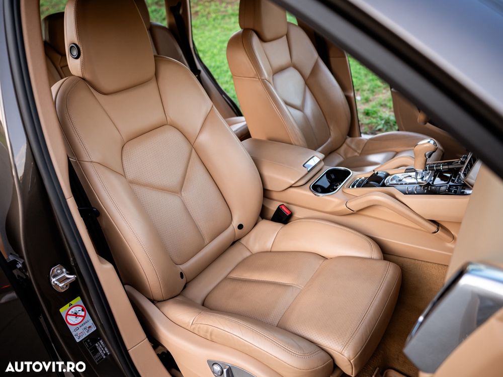 Porsche Cayenne 3.0 L V6 - 4