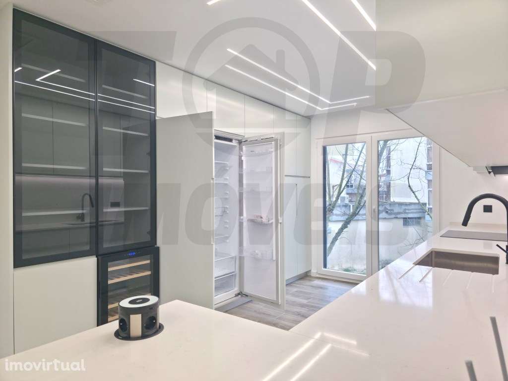 T4 140m2 1º Andar/Garagem/Elevador/4 Varandas | Vista Rio - 695.000€ - Grande imagem: 3/16