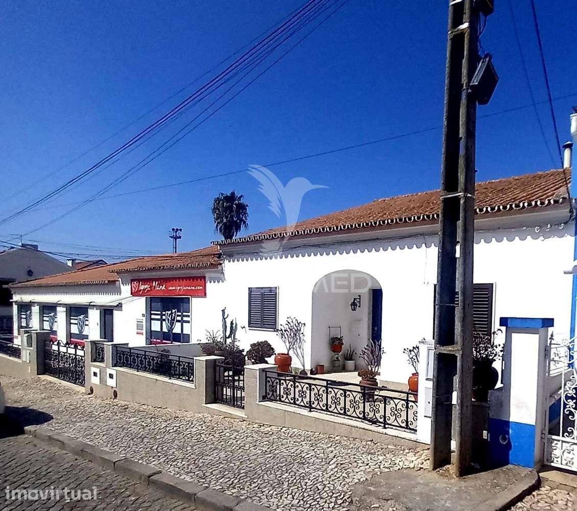Moradia T3 rés de chão, com logradouro e terraço - Grande imagem: 4/39