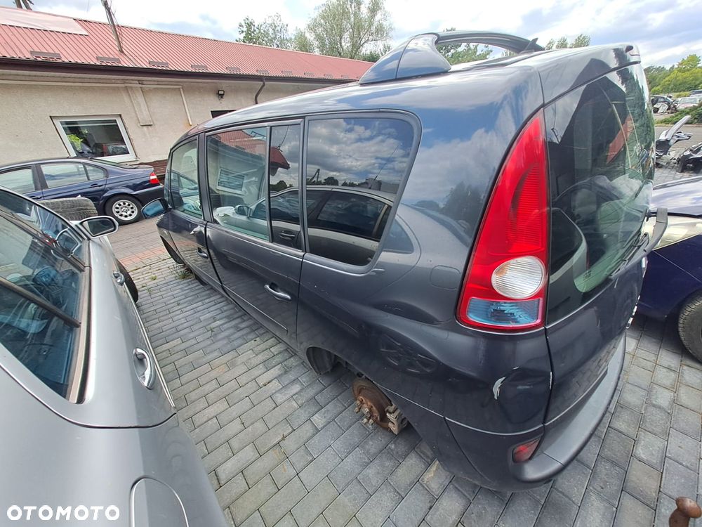 Renault Espace IV (02-06r.) 1.9 DCI 115KM. Silnik F9Q 820 - C016537 Skrzynia PK6 005 - C018180 lakier TEB66 - GREY ECLIPSE BC.Cały na części.GWARANCJA !!! Przód Tył Zestaw Komplet Drzwi Klapa Zderzak Błotnik Maska Grill Atrapa Szyba Pas Lampa Lusterko Boczki Fotel Kanapa Kokpit Deska Rozdzielcza Przełącznik Włącznik Sterownik Przewody Wiązka Instalacja Moduł Komputer Czujnik Listwa Pompa Alternator Wtryski Głowica Rozrusznik Kompresor Sprzęgło Dwumas Silnik Skrzynia ABS Klimatyzacji Paliwa Wspomagania Kolektor Turbina Przepustnica Zawór Chłodnica Koło Hak Belka Sanki Zawieszenie Mcpherson Półoś Amortyzator Wydech Tłumik Zacisk Most - 2
