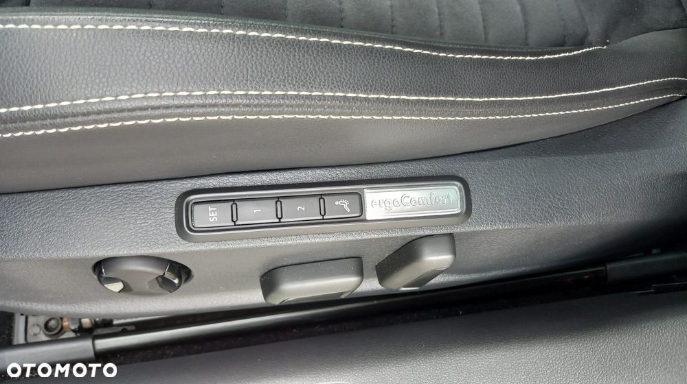 Volkswagen Passat 2.0 TDI 4Mot Elegance DSG - 25