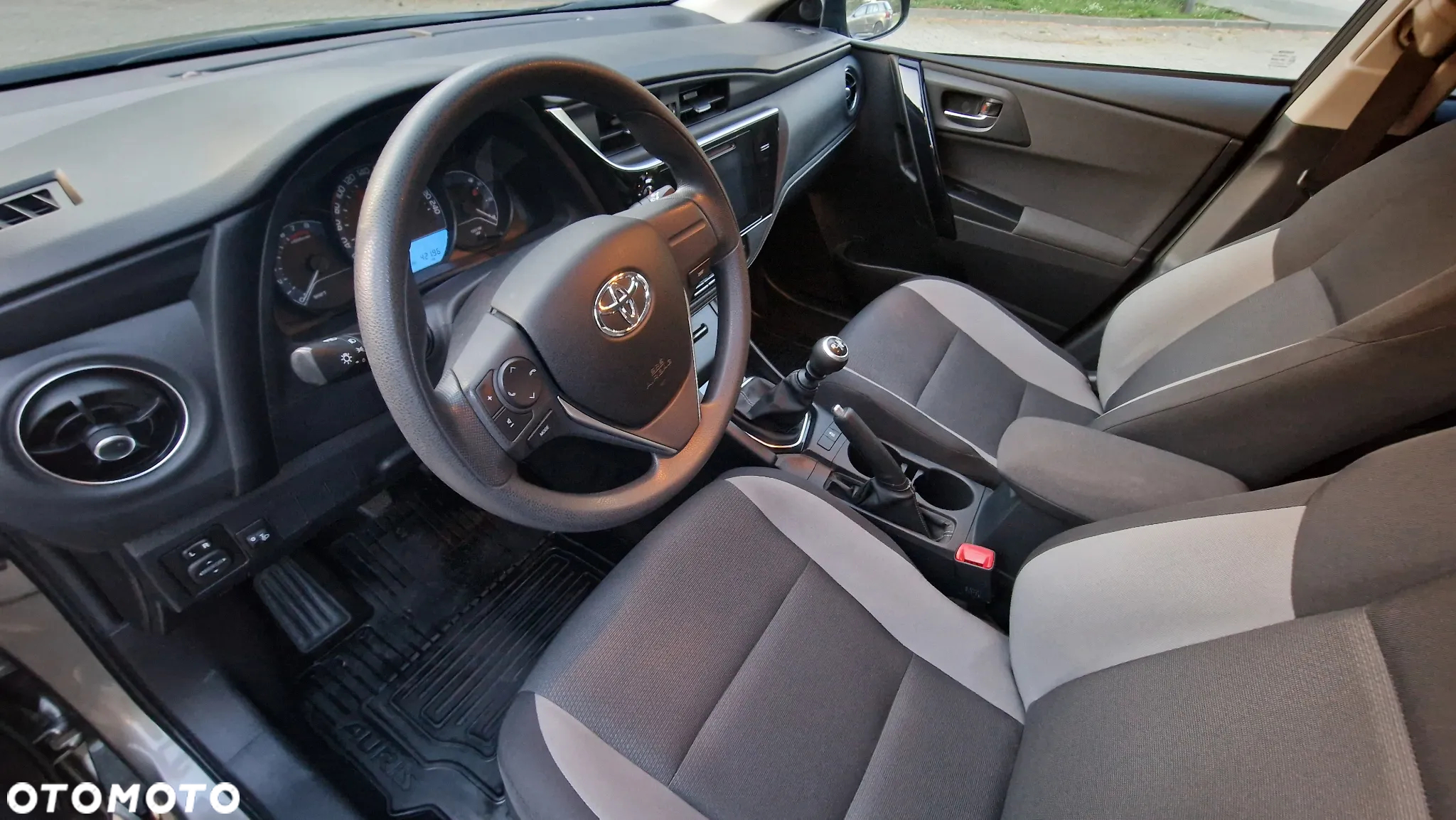 Toyota Auris - 11