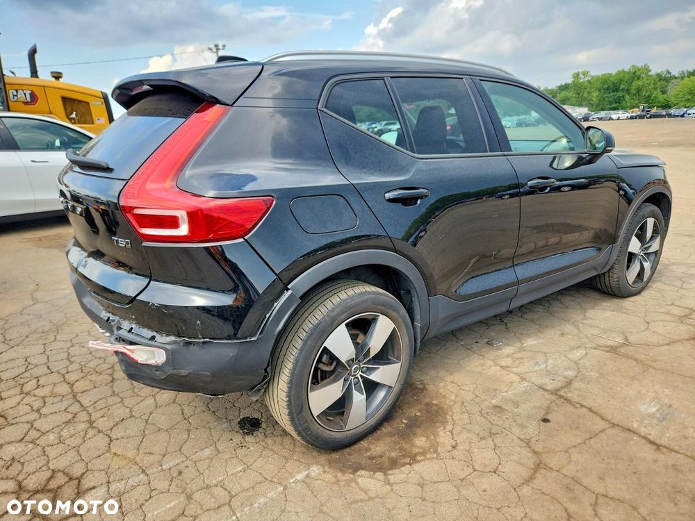 Volvo XC 40 T5 AWD Geartronic Momentum Pro - 4
