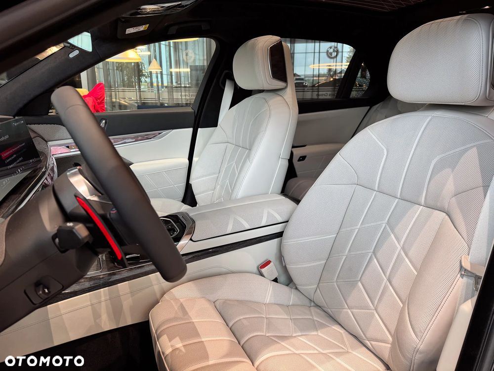 BMW Seria 7 M760e PHEV xDrive sport - 6