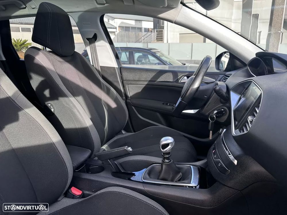 Peugeot 308 SW 1.2 PureTech Style - 47