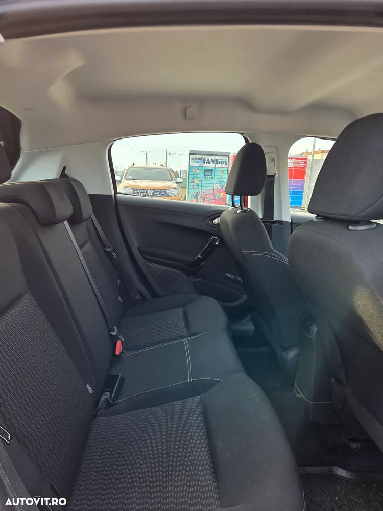 Peugeot 208 1.2 L PureTech Active - 10