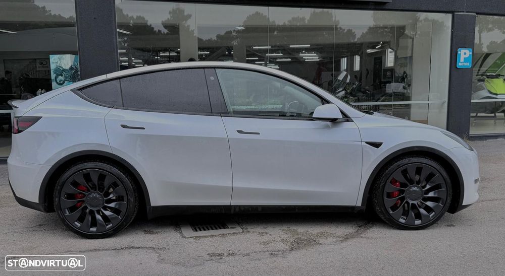 Tesla Model Y Performance Dual Motor AWD - 4