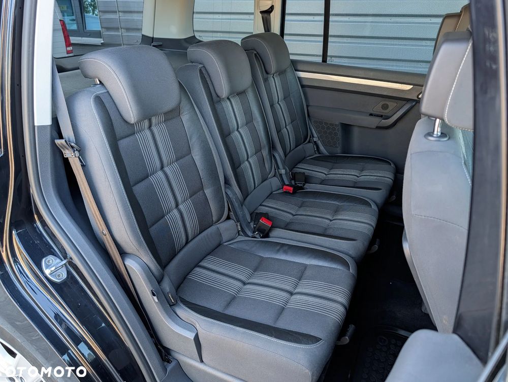 Volkswagen Touran 2.0 TDI DPF BlueMotion Technology MATCH - 17