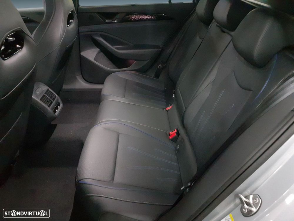 VW Passat Variant 1.5 TSI eHybrid R-Line DSG - 14