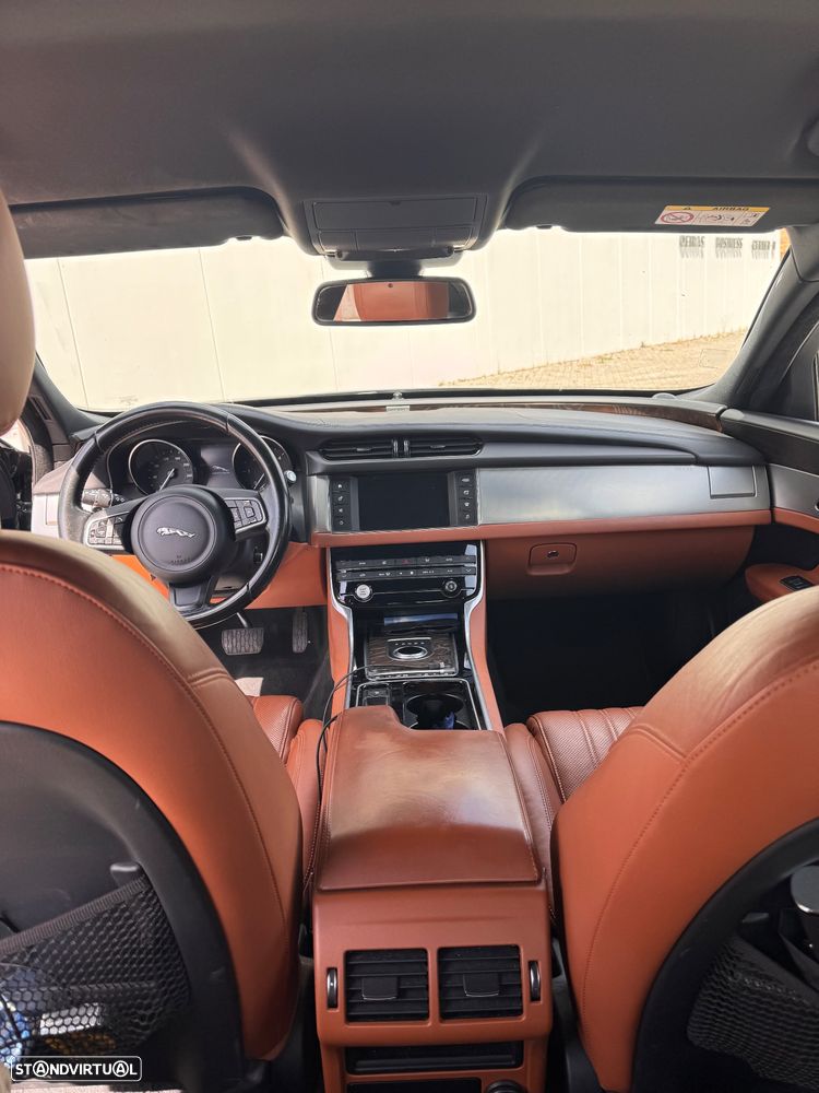 Jaguar XF 2.0 D Prestige AWD Aut. - 1