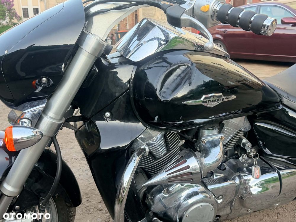 Suzuki Intruder - 8