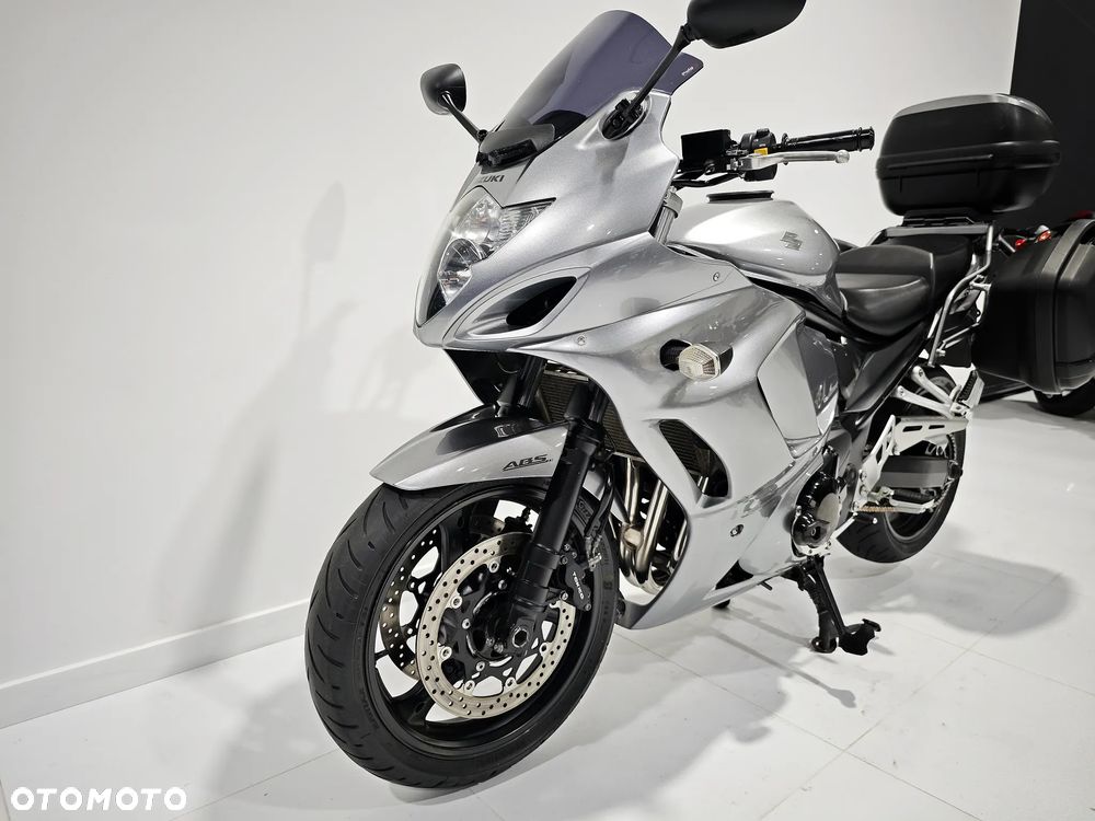 Suzuki GSX - 12