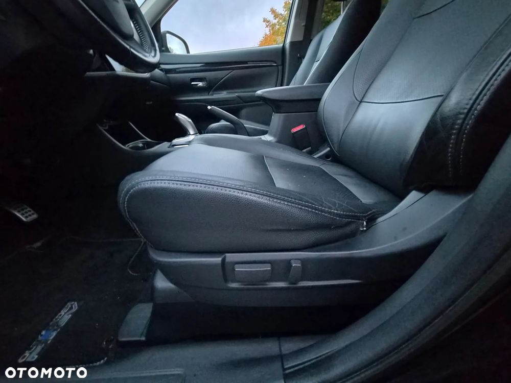 Mitsubishi Outlander - 26