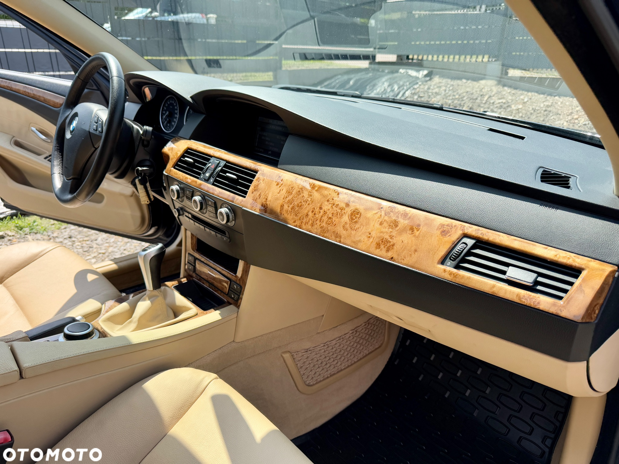 BMW Seria 5 523i - 24