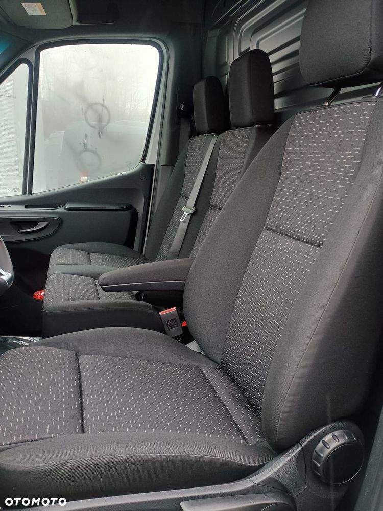 Mercedes-Benz Sprinter 319 furgon Ekstra długi - 7