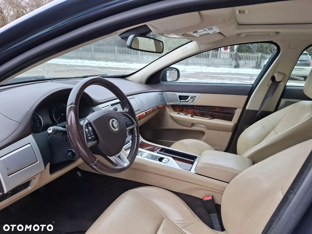 Jaguar XF 3.0 V6 D Luxury - 17