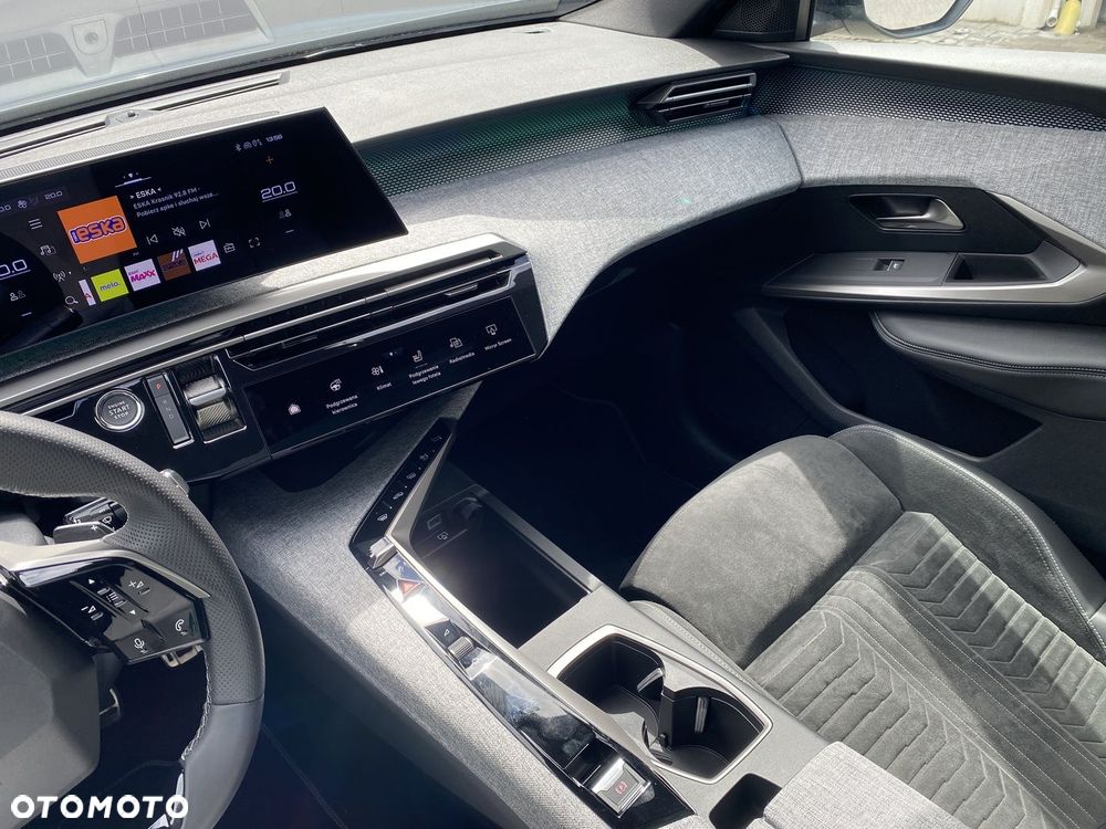 Peugeot E-5008 - 20