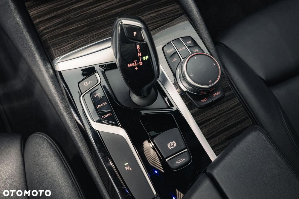 BMW Seria 5 530i Sport Line sport - 25