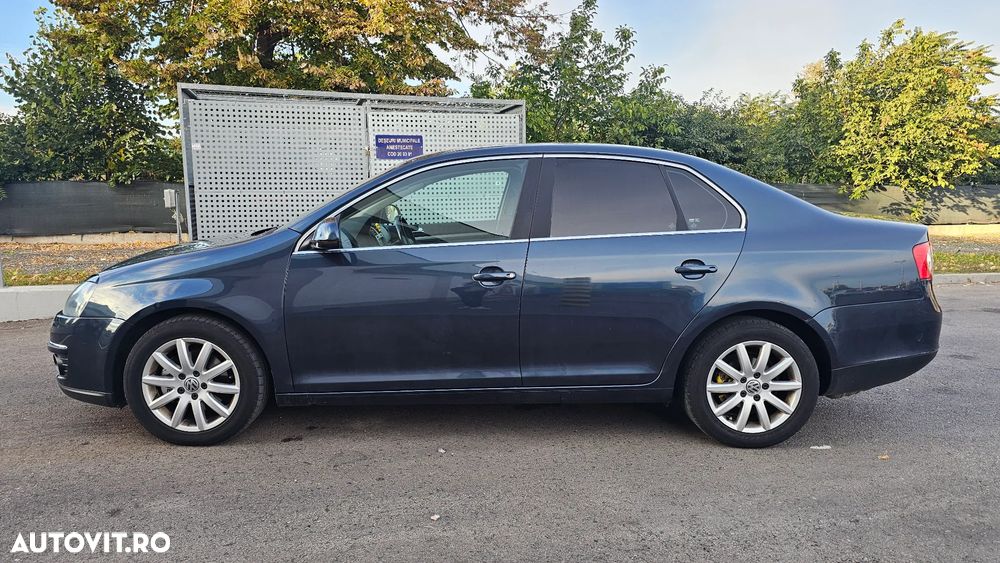 Volkswagen Jetta - 4