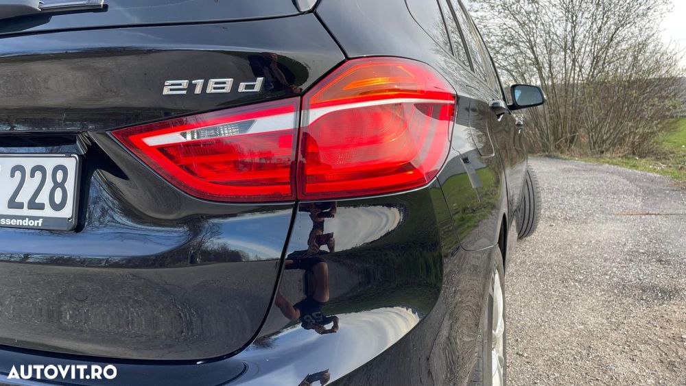 BMW Seria 2 218d - 12