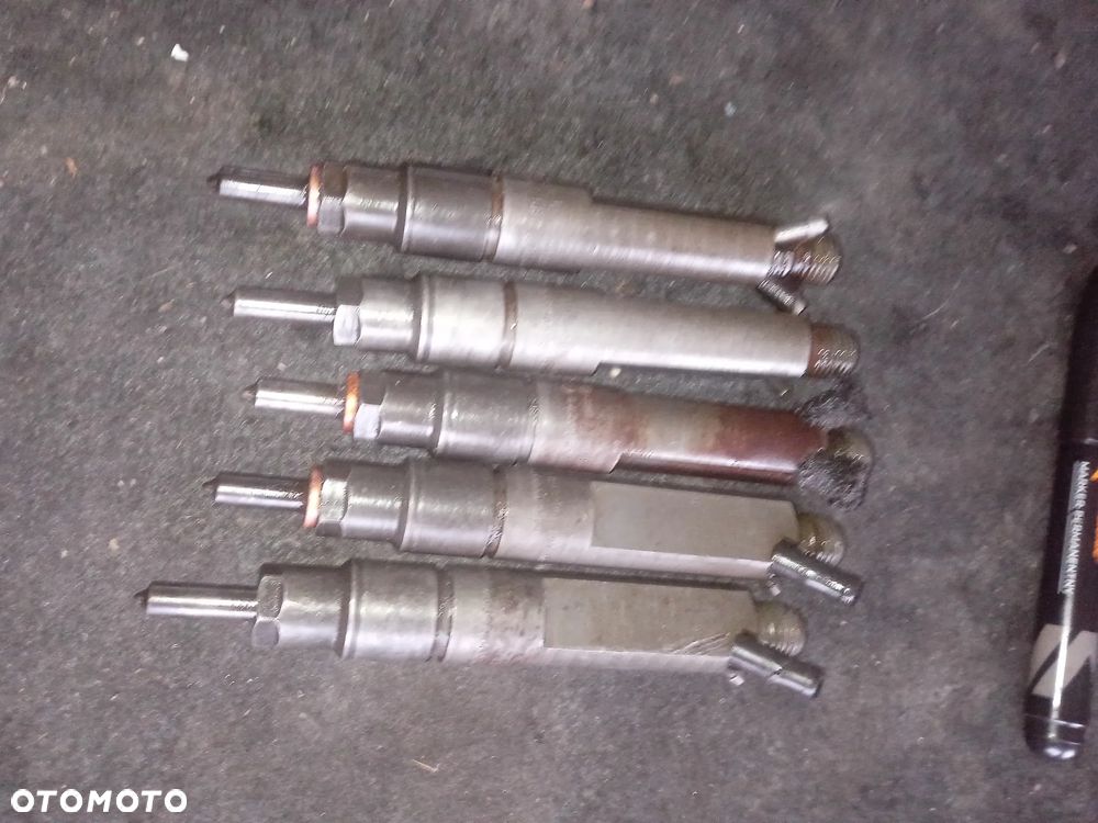 VW PASSAT B5  1.9 TDI 90 WTRYSK BOSCH KBEL58P87 028130201G - 1