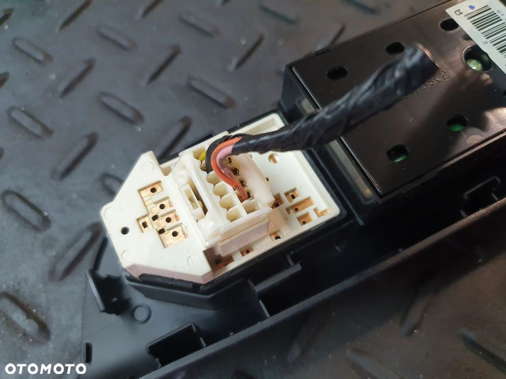 KIA CEED I KOMBI HB PANEL PRZEŁĄCZNIK SZYB LEWY PRZÓD KIEROWCY EUR 06-12 EUROPA - 5