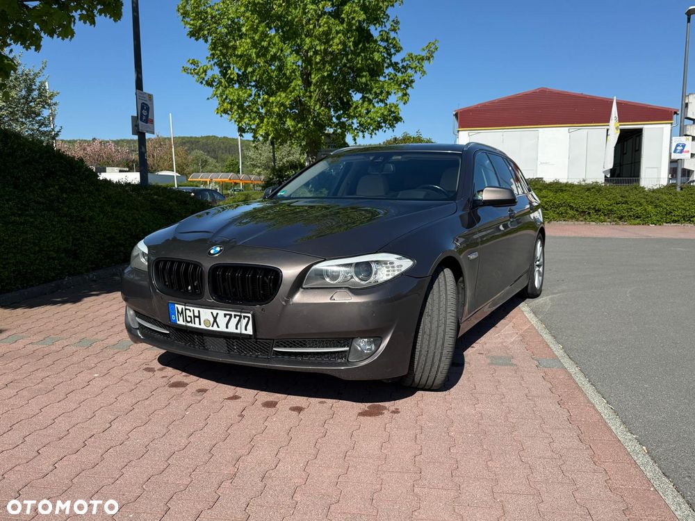 BMW Seria 5 525d xDrive - 2