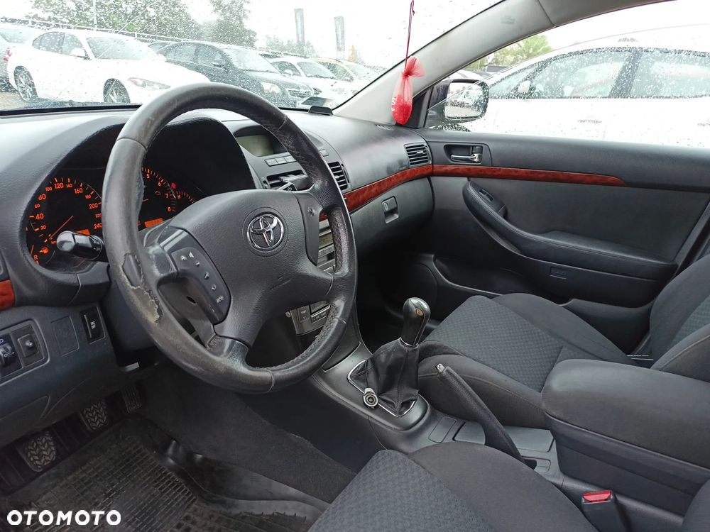 Toyota Avensis - 6