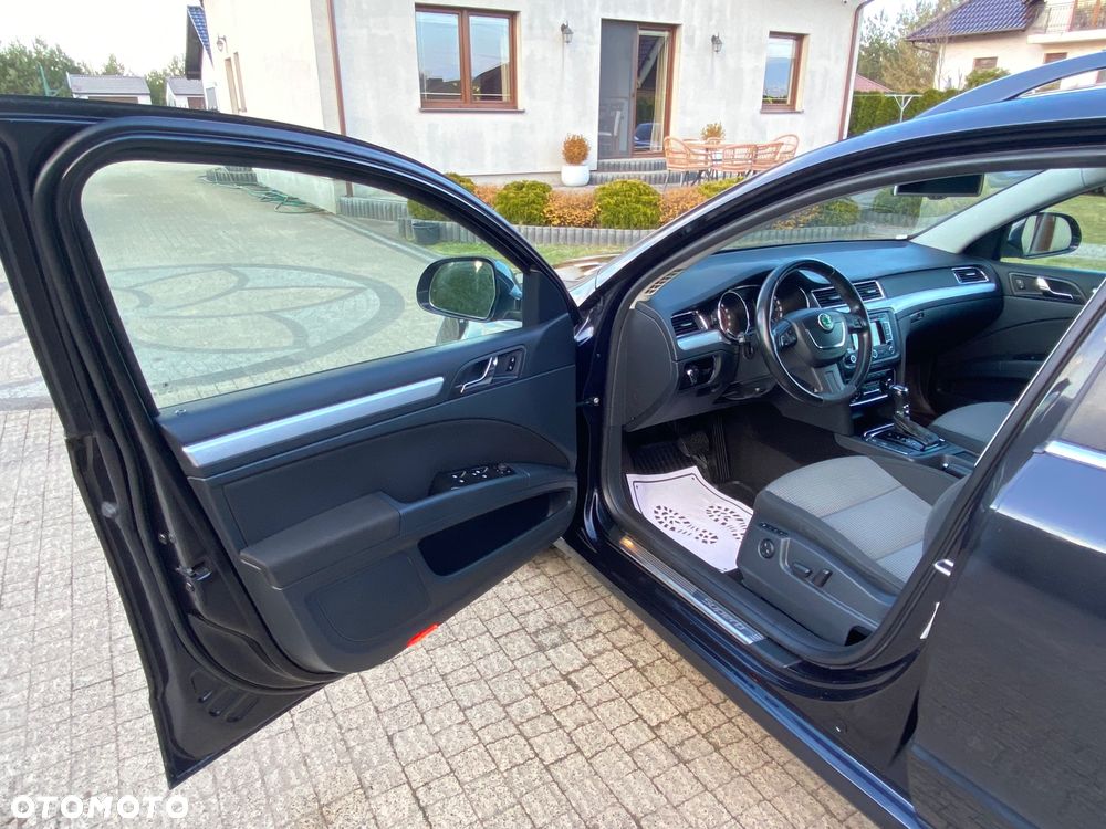 Skoda Superb 2.0 TDI DSG Elegance - 24