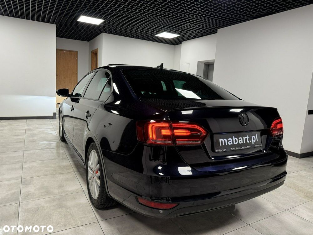 Volkswagen Jetta - 4