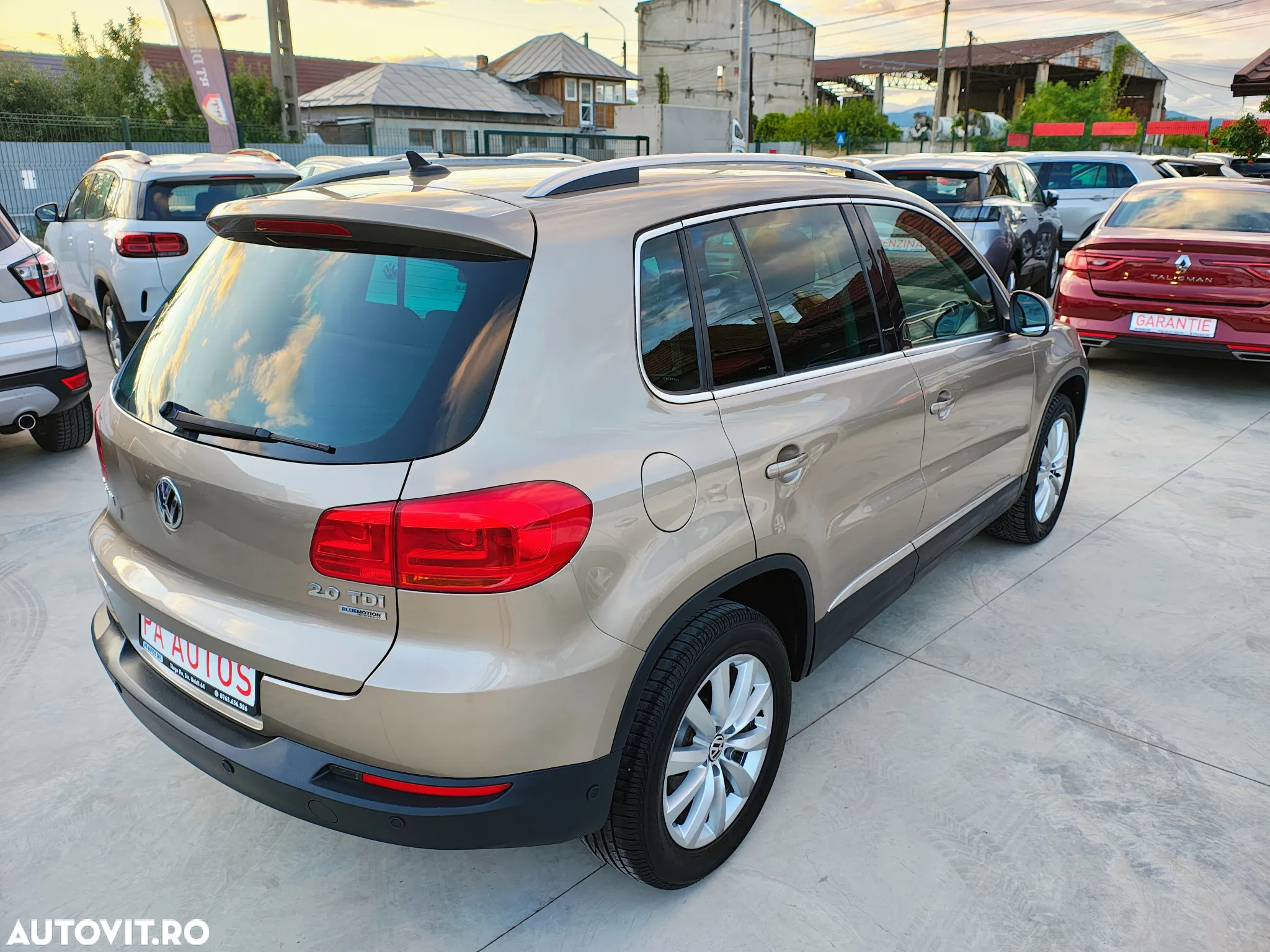 Volkswagen Tiguan 2.0 TDI DPF BlueMotion Technology Lounge Sport & Style - 20