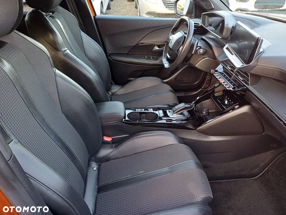 Peugeot 2008 PureTech 130 EAT8 GT Pack - 11