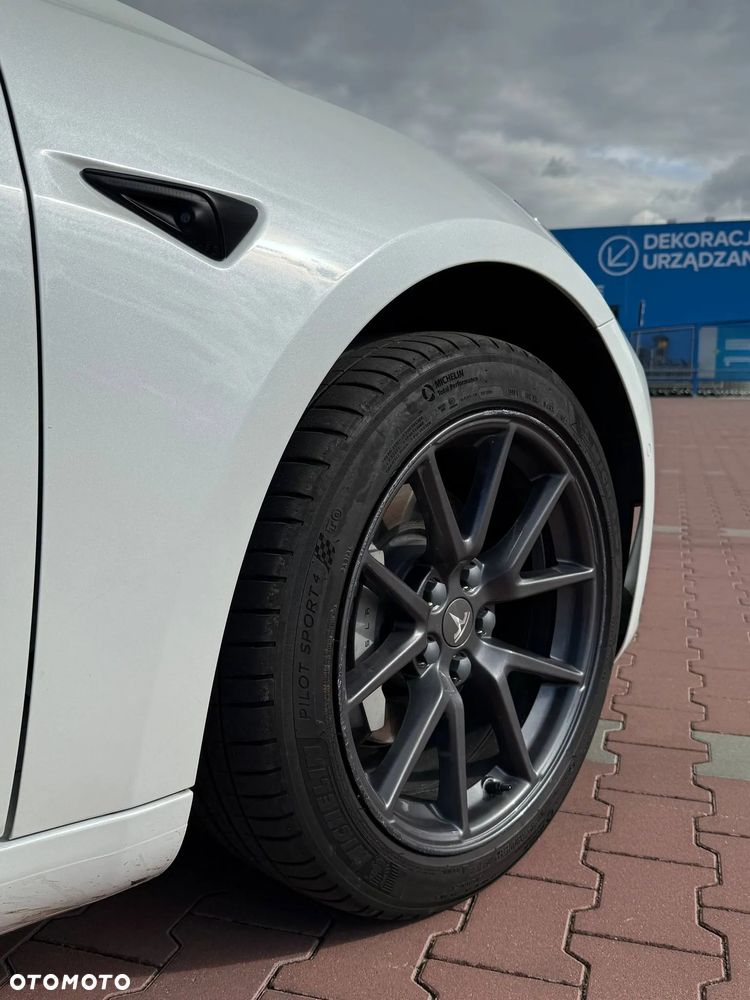 Tesla Model 3 Standard Reichweite Plus Hinterradantrieb - 20