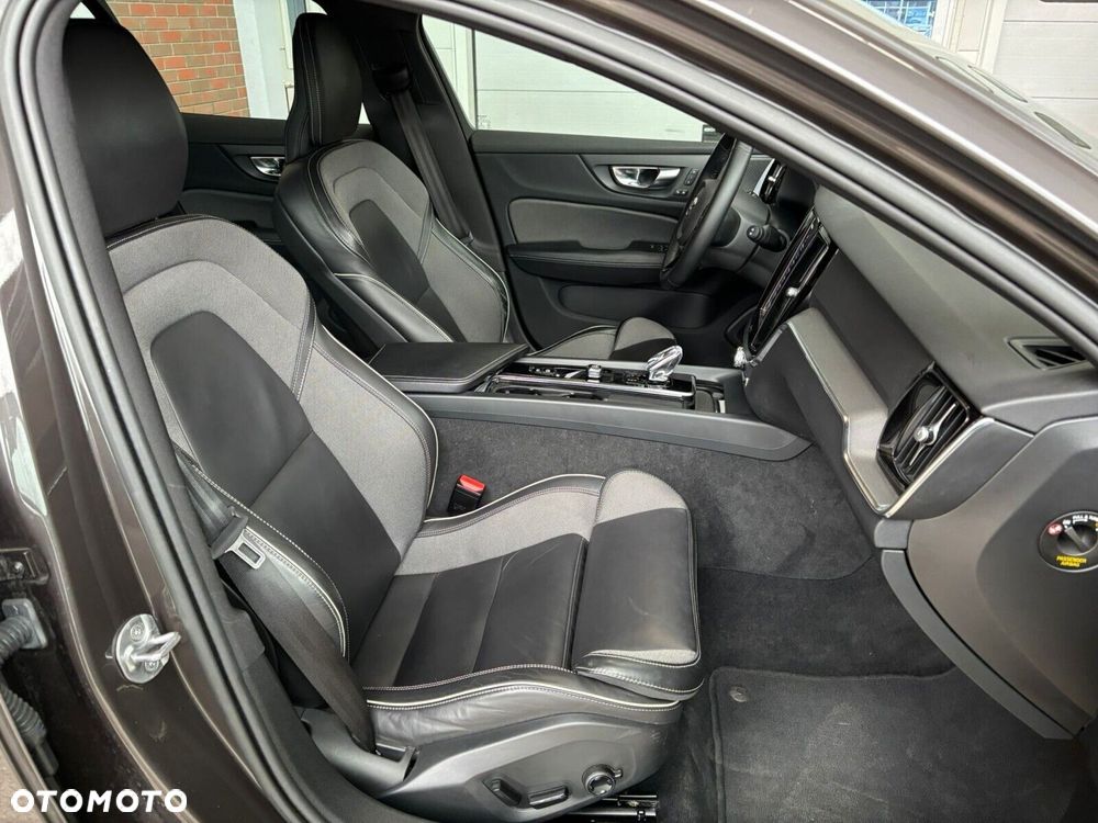 Volvo V60 B4 B Plus Dark - 13