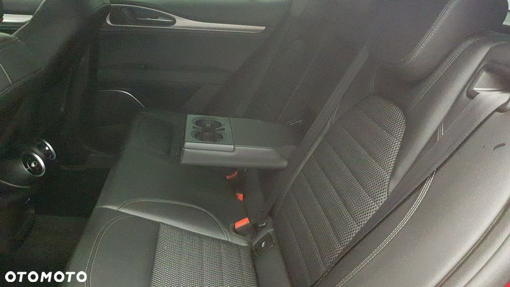 Alfa Romeo Stelvio - 17