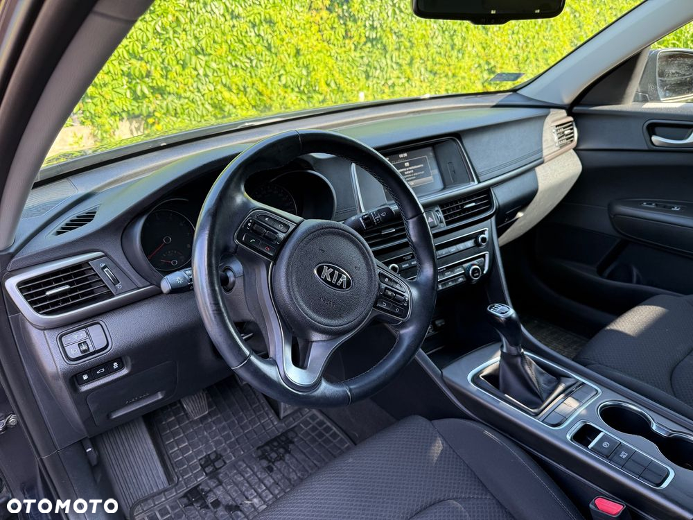 Kia Optima 2.0 M - 9