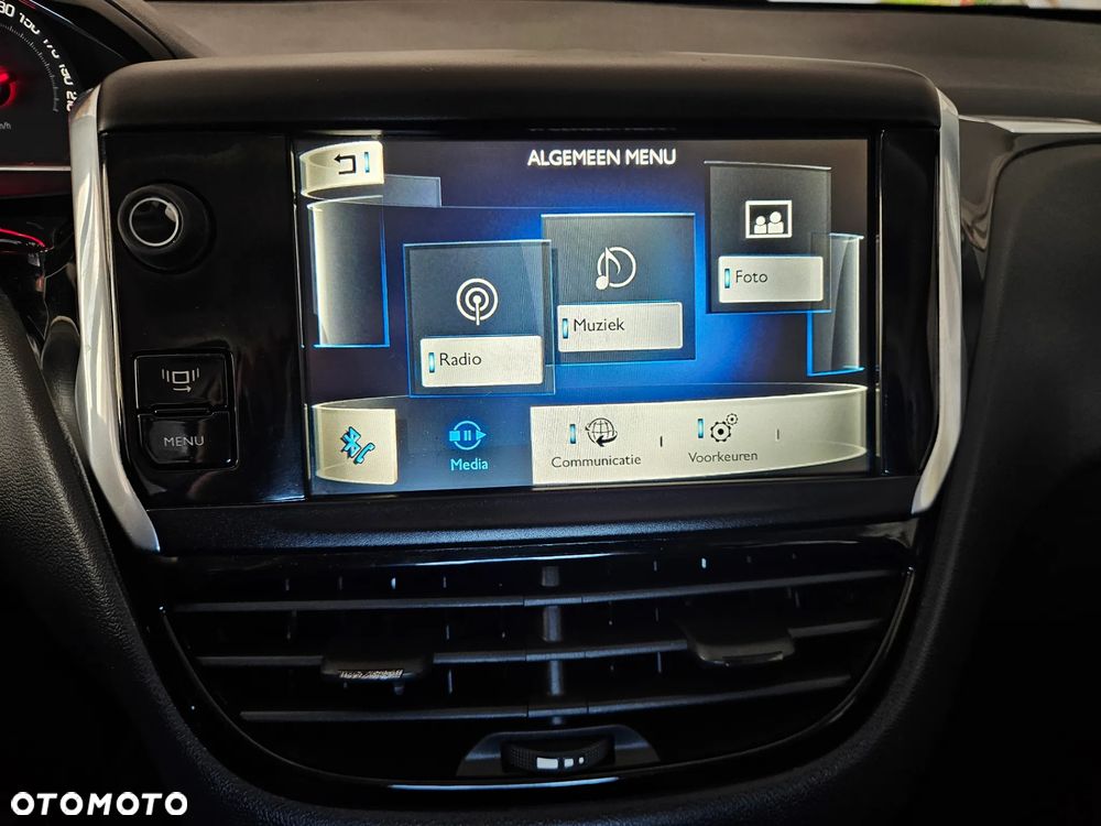 Peugeot 208 82 PureTech Style - 21