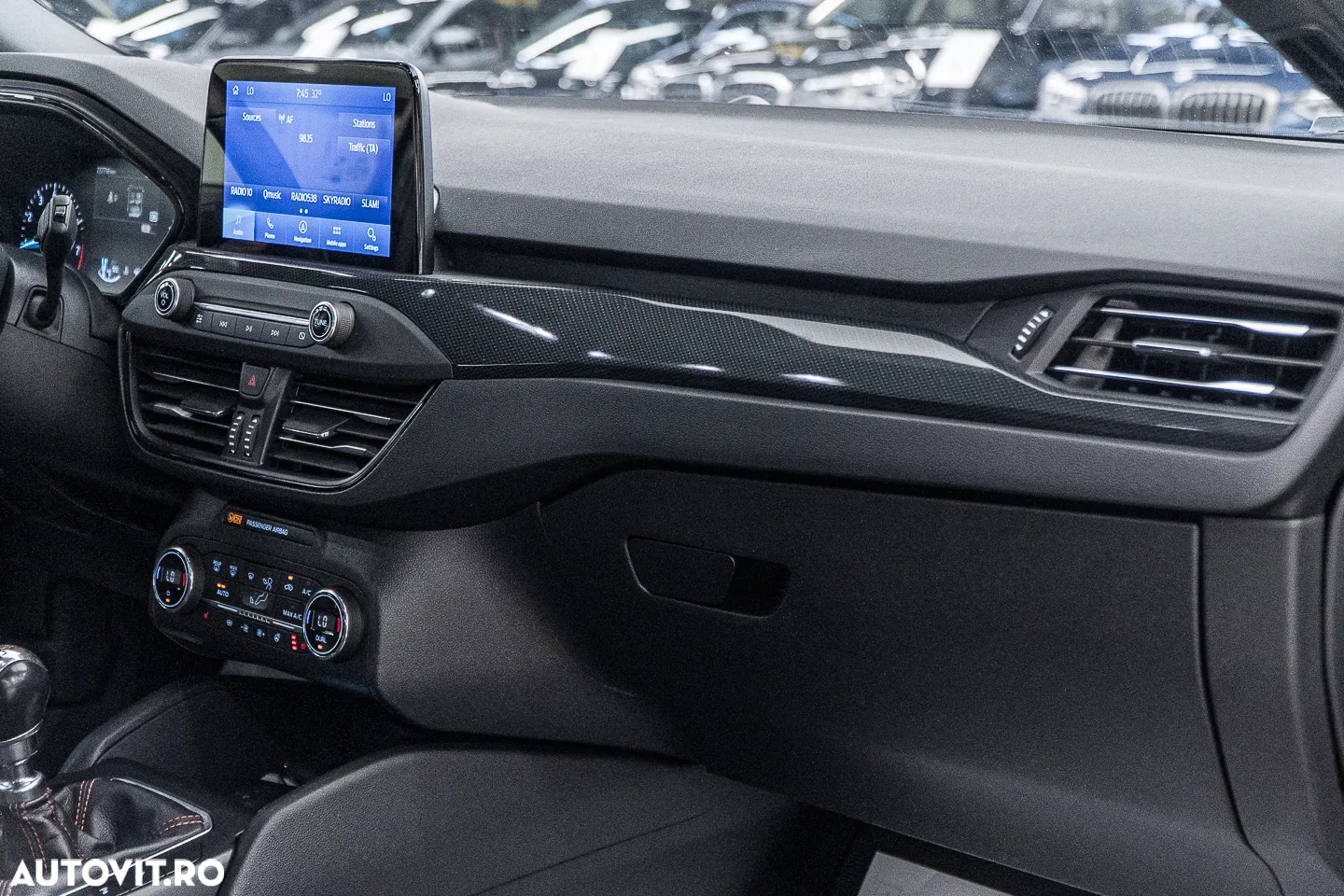 Ford Focus Turnier 1.0 EcoBoost Start-Stopp-System ST-LINE X - 36