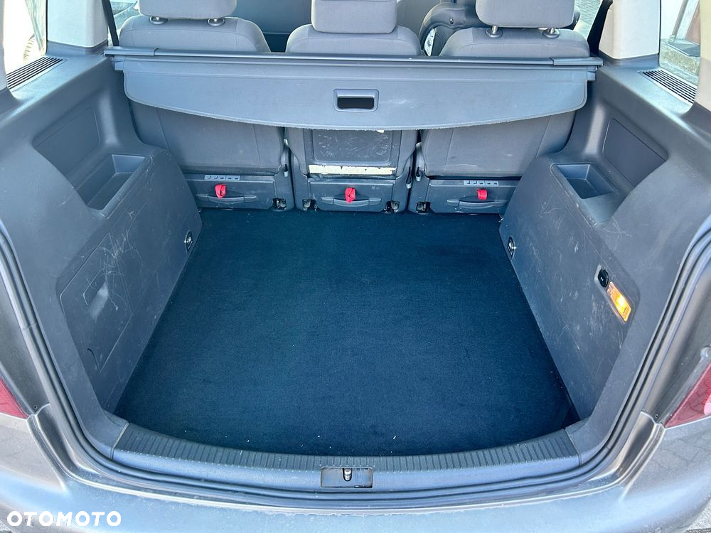 Volkswagen Touran 1.6 - 11