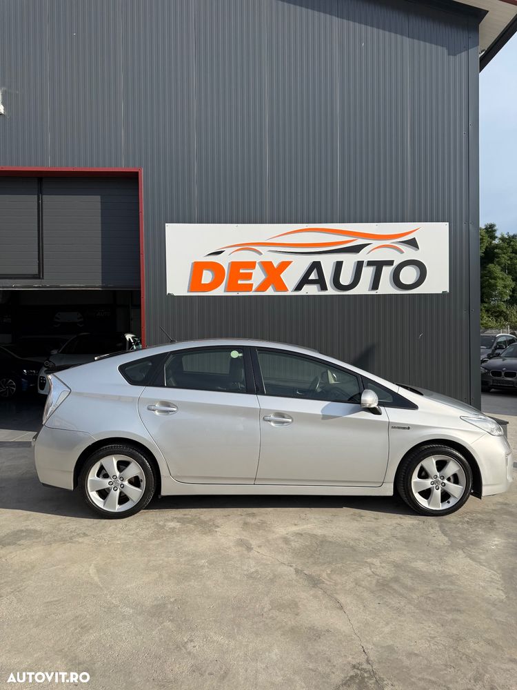 Toyota Prius (Hybrid) Comfort - 3