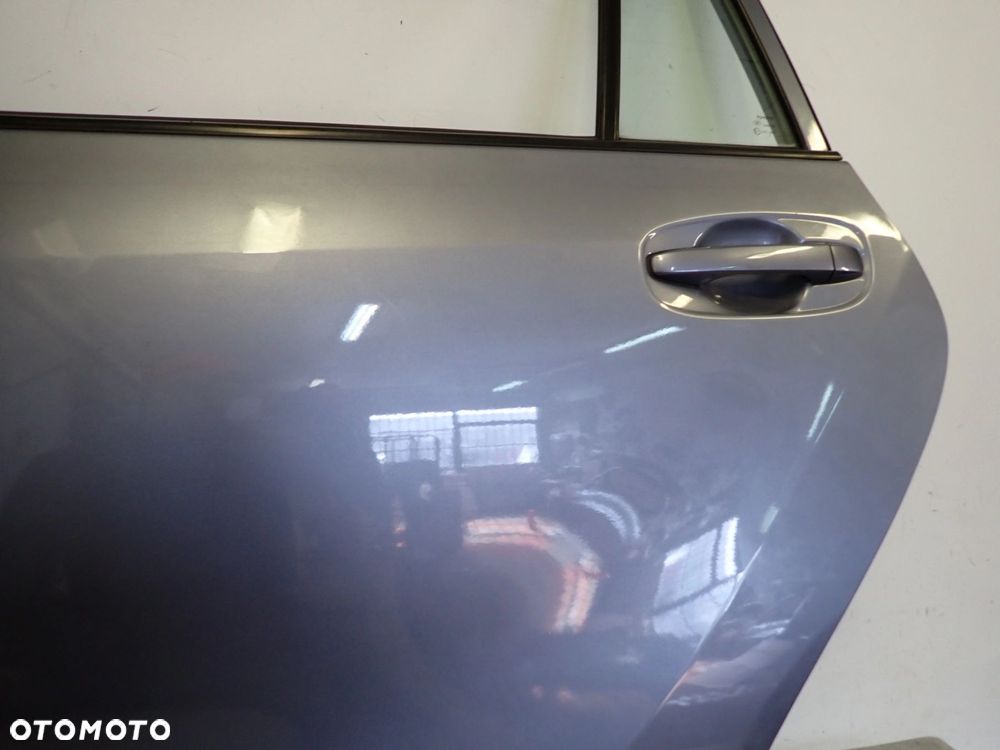 TOYOTA VERSO 09-13 DRZWI TYLNE LEWE 8T4 - 5